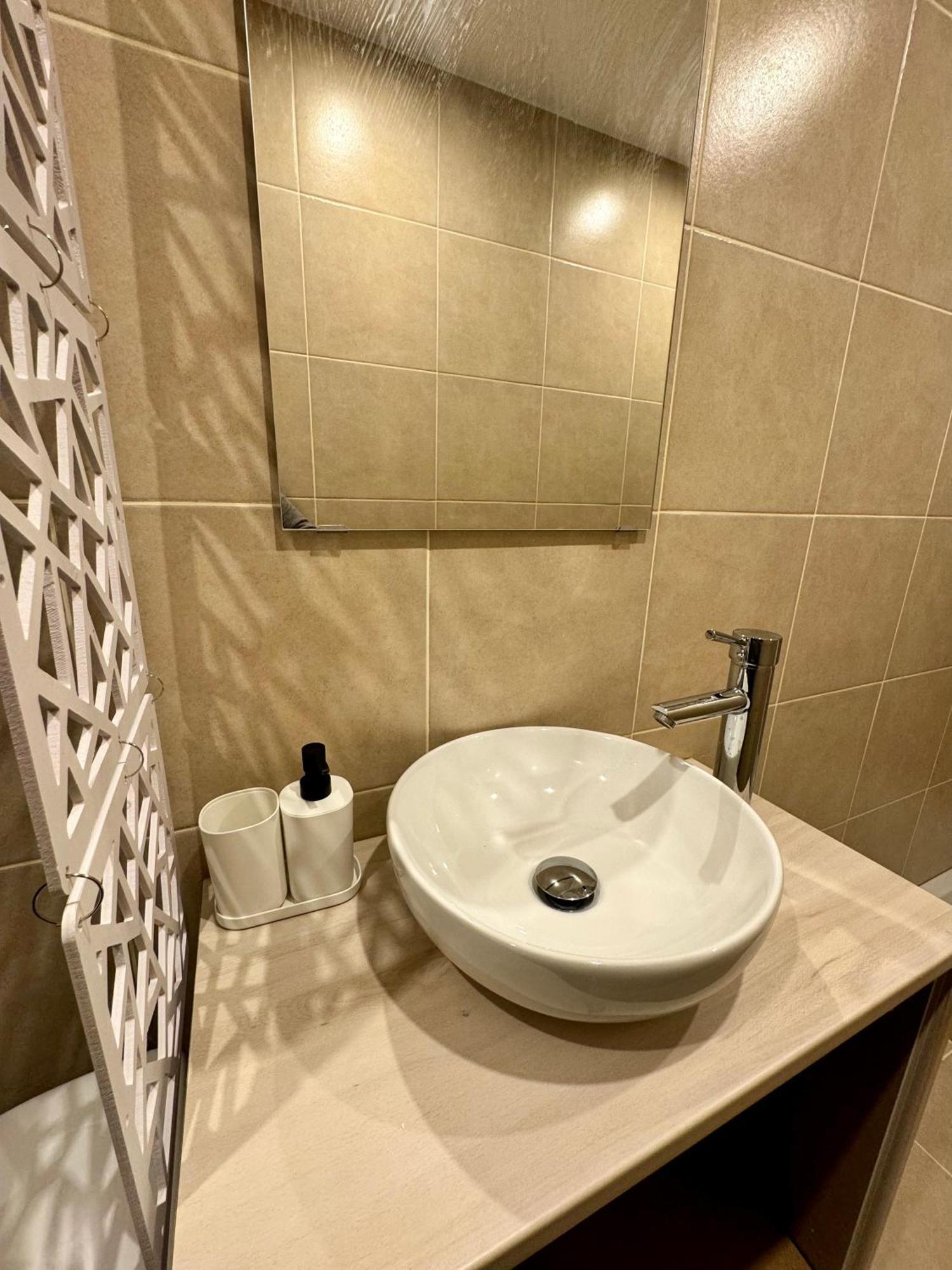 Appartement Lumineux Et Renove Pres De Montmartre "Amelie" Paris Exteriör bild