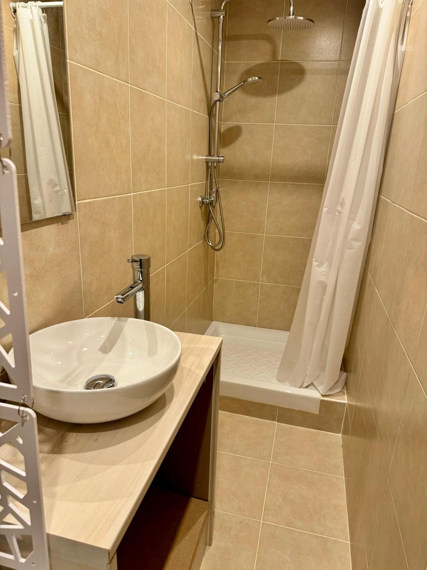 Appartement Lumineux Et Renove Pres De Montmartre "Amelie" Paris Exteriör bild